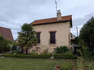 Cozy and modern house with garden Paris 20 minutes away - 0