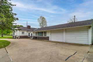 Metro Detroit Home Base w/ Yard, Pets Welcome! - 7