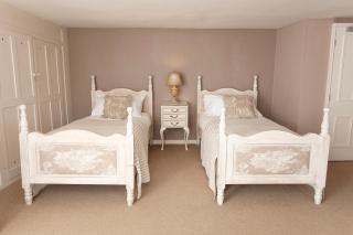 Ormesby Manor House & The Shepherds Huts & Well Lodge - 2
