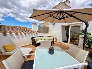 Stunning penthouse with panoramic golf and lake views, big pool - 3