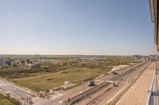 Beachfront Apartment with Panoramic Sea View - 7