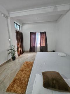 Runway Inn - 2