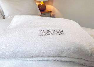Yare View Holiday Cottages - 1