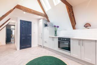5 bedroom spacious Barbican house - 9