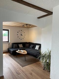 Stilvolle neu renovierte große Wohnung mit Parkplatz - 3