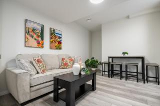 2BR Stylish & Private Suite FREE Banff Pass Netflix Parking SE Calgary - 5