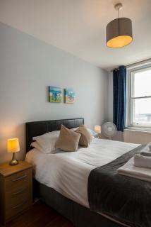 Harbour View - Central Ramsgate apartment with direct harbour views step out right onto the harbour - 4