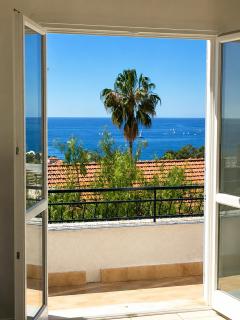 Lavish Seaside Villa with Garden and Stunning Views - 1