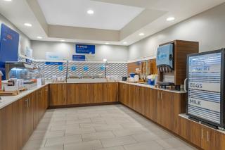 Holiday Inn Express Hotel & Suites Charlotte by IHG - 3