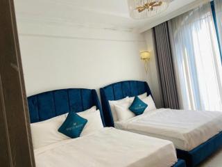 WHITE HOTEL - 7