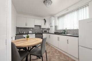 Immaculate 3bd home - COOP - Etihad - Pool Table - 2