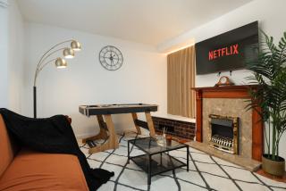 Immaculate 3bd home - COOP - Etihad - Pool Table - 0