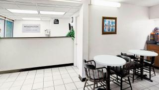 Magnuson Hotel Jacksonville Downtown - 6