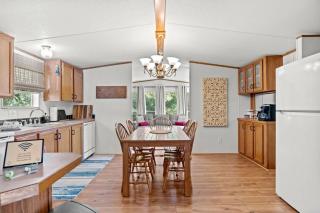 Waterfront - River Shack Retreat - Kayaks included - 5