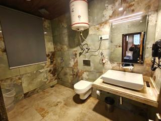 Palette Hotel Regency Valley View Pahalgam - 2