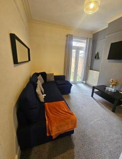 Spacious 4-Bed Family Home near Leicester City Ctr - 0