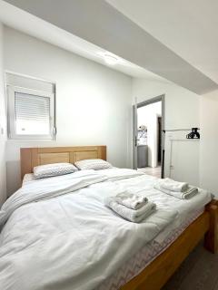 1-Bedroom apartment with mountain view and free parking - 9