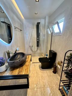 Luxury Black and White Interior Apartments & Rooftop Terrace - 3