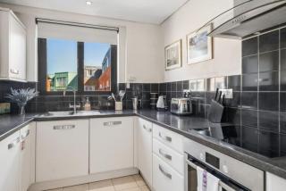 Windsor Castle Views - Spacious Flat - By Tempstay - 1