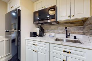 Nurse-Ready Studio Retreat! 2 Mi to Dtwn Holyoke - 7