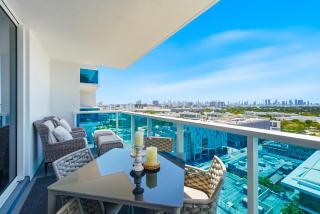 1BR+Den Private Residence at Roney Palace - 1533 - 3