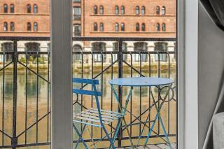 GuestReady - Chic 2bed with Balcony in Liverpool - 9