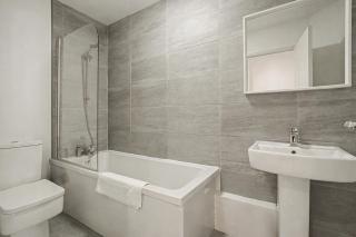 GuestReady - Chic 2bed with Balcony in Liverpool - 6