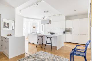 Historic Elegant Apartment - 6