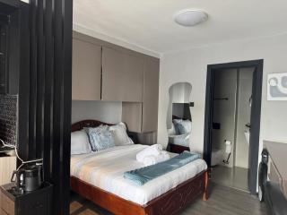 Escada apartments - 2