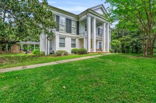 The Montgomery B&B - 0