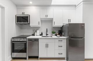 Luxury Suite 1 BR - 1 Bed - Stylish - New Build - Downtown - 7