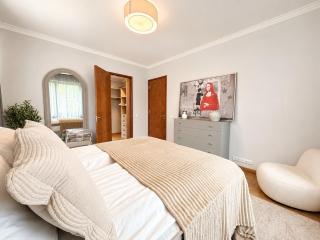 Luxury 2BR with Sauna, Work Station, City Center - 9