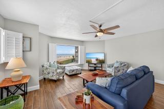 New listing! Direct oceanfront condo with private balcony, heated pool, hot tub, and garage parking - 4