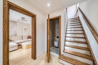 Luxury 4-Bed Townhouse Parking, Garden & Office - 2