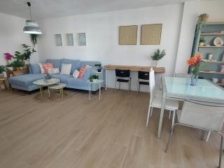 Apartamento en Primera Línea de Playa con Terraza y 3 Habitaciones en Llançà - ES-170-71 - 8