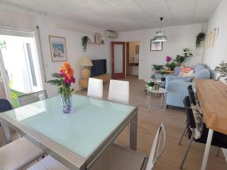 Apartamento en Primera Línea de Playa con Terraza y 3 Habitaciones en Llançà - ES-170-71 - 7