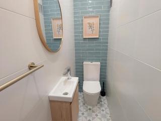Apartamento en Primera Línea de Playa con Terraza y 3 Habitaciones en Llançà - ES-170-71 - 2