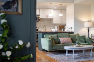Top Location! 1 Block to Plaza, Streetcar & Park - 1