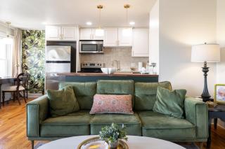 Top Location! 1 Block to Plaza, Streetcar & Park - 4