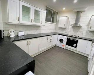 Cozy & Affordable Double Room in Heart of Croydon - 0