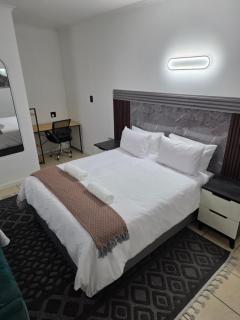 Rivonia Laxe - 2