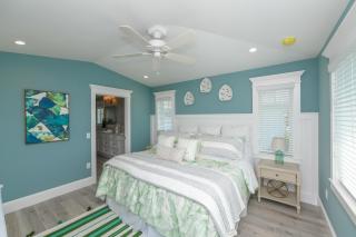 Coastal Queen - 6