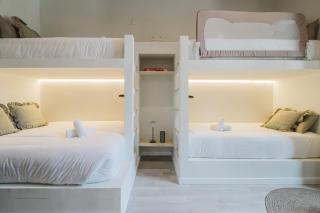 Elegant and Spacious Apartment Steps from Plaza Catalunya - 2