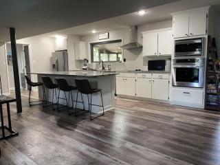 Hamilton Hideaway- quiet cove, newly renovated - 4
