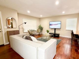 2 Bedroom Home 5 Minutes from ID, Capitol Hill - 0