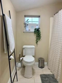 2 Bedroom Home 5 Minutes from ID, Capitol Hill - 3