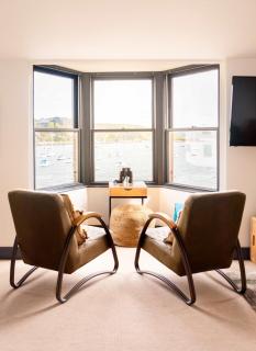Stunning Waterfront Apartment With Spectacular Views & Parking at 'CAPTAINS LOFT' - 1
