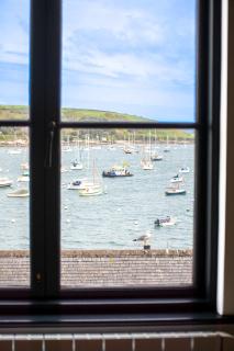 Stunning Waterfront Apartment With Spectacular Views & Parking at 'CAPTAINS LOFT' - 3