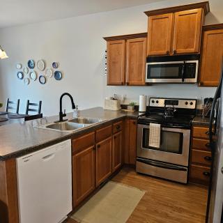 Stylish Saratoga Townhouse - 9