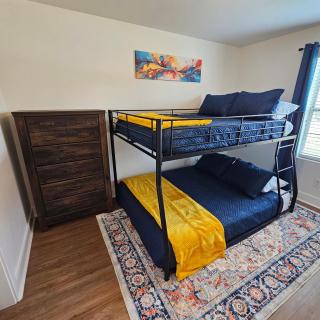 Stylish Saratoga Townhouse - 5